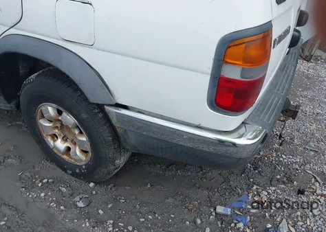 1999 Nissan Pathfinder Le/Se/Xe z USA, uszkodzony, nr VIN JN8AR05S5XW292079